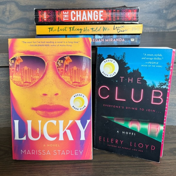 Set of 4 Reese’s Book Club Picks + 1 GMA Book Club Pick - Picture 2 of 4